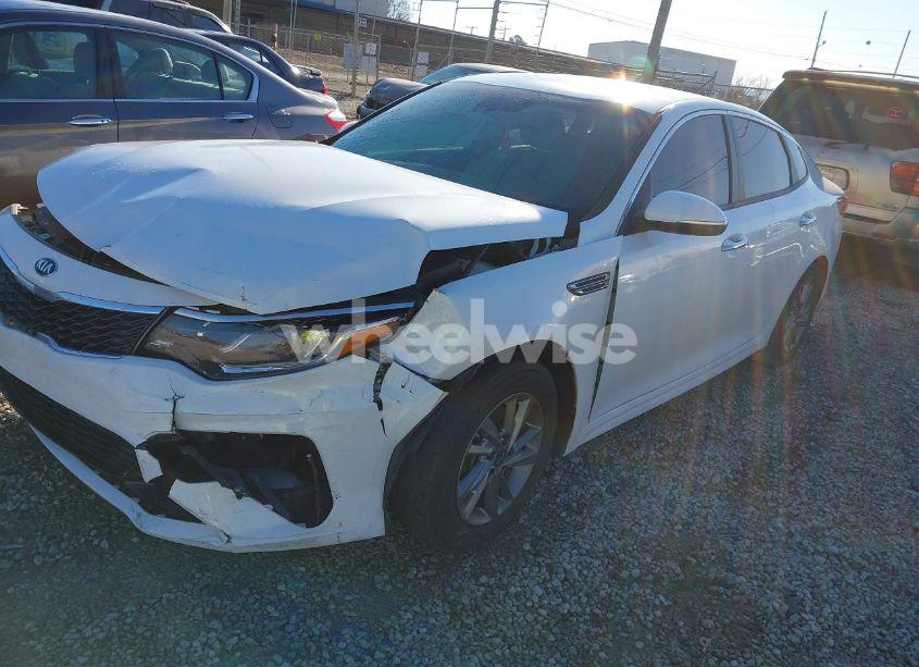 Photo 2 of 2019 Kia Optima LX (VIN 5XXGT4L33KG293803)