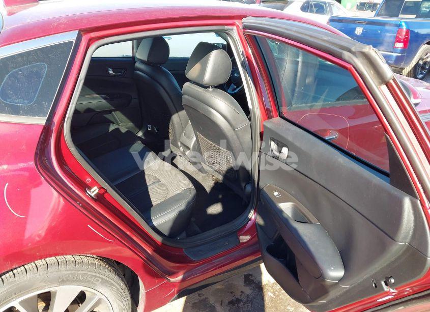 Photo 8 of 2019 Kia Optima S (VIN 5XXGT4L33KG295986)