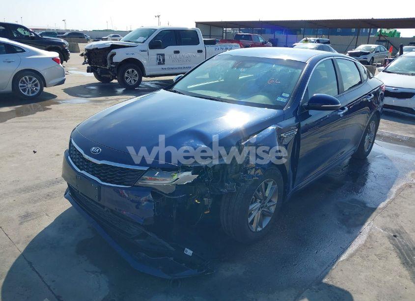Photo 2 of 2019 Kia Optima LX (VIN 5XXGT4L33KG303794)