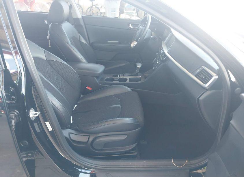 Photo 5 of 2019 Kia Optima S (VIN 5XXGT4L33KG306954)