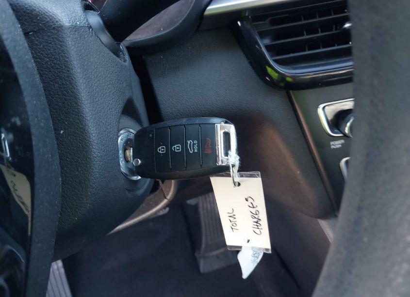 Photo 11 of 2019 Kia Optima LX (VIN 5XXGT4L33KG307425)