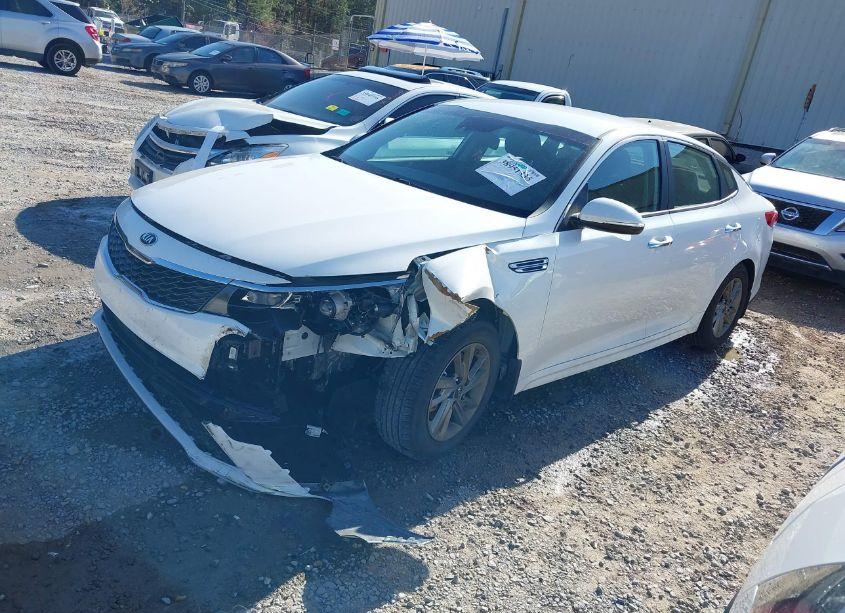 Photo 2 of 2019 Kia Optima LX (VIN 5XXGT4L33KG307425)