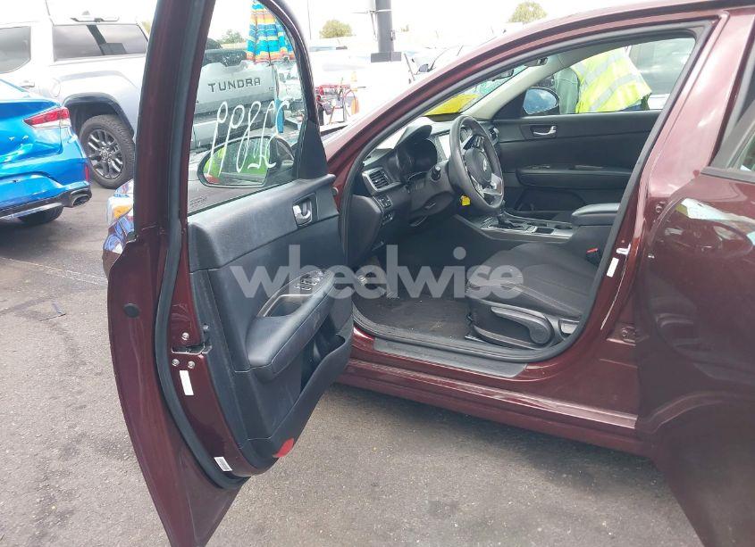 Photo 5 of 2019 Kia Optima LX (VIN 5XXGT4L33KG313130)