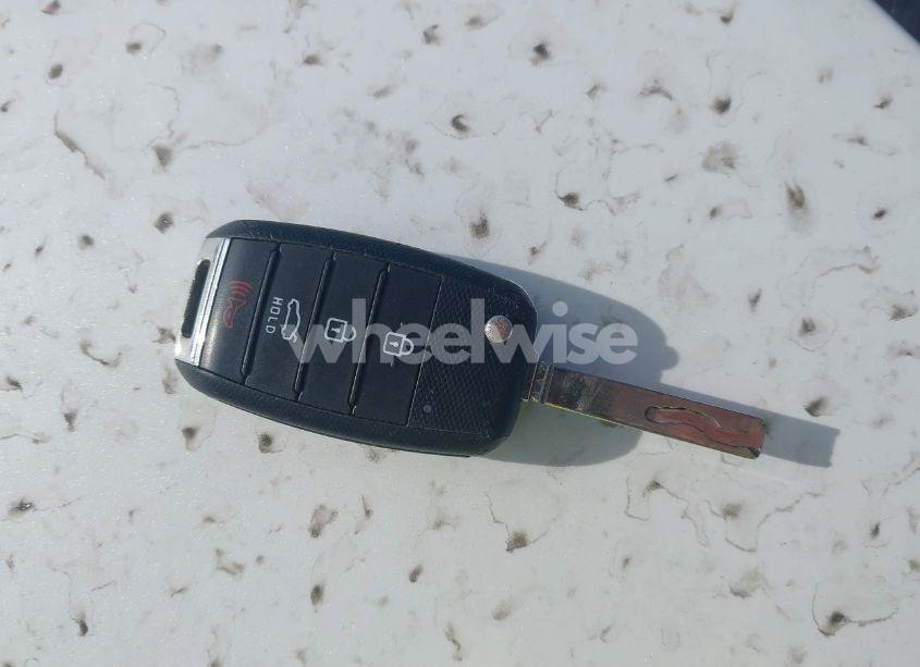 Photo 11 of 2019 Kia Optima LX (VIN 5XXGT4L33KG316027)