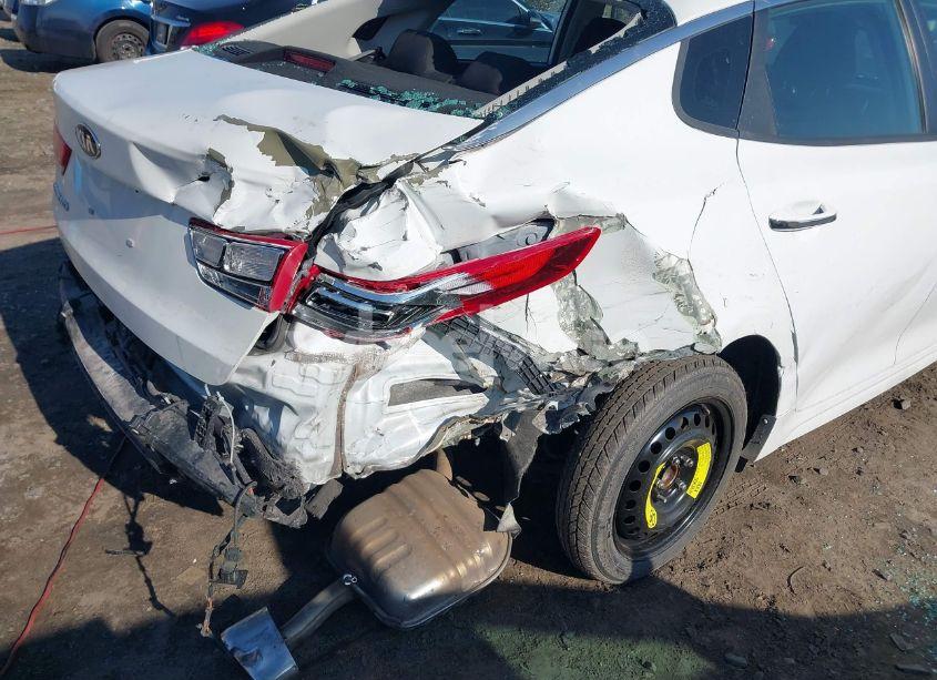Photo 6 of 2019 Kia Optima LX (VIN 5XXGT4L33KG316027)