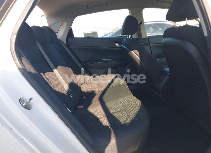 Photo 8 of 2019 Kia Optima LX (VIN 5XXGT4L33KG316027)