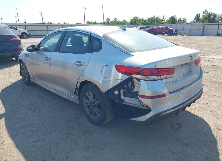 Photo 3 of 2019 Kia Optima LX (VIN 5XXGT4L33KG341428)