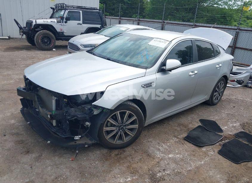 Photo 2 of 2019 Kia Optima LX (VIN 5XXGT4L33KG346676)