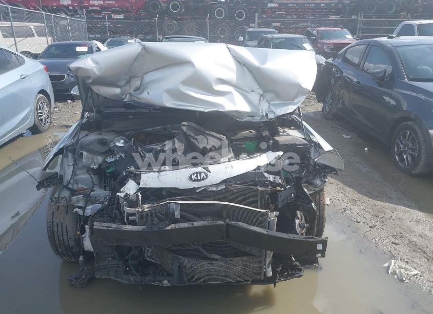 Photo 12 of 2019 Kia Optima LX (VIN 5XXGT4L33KG348167)