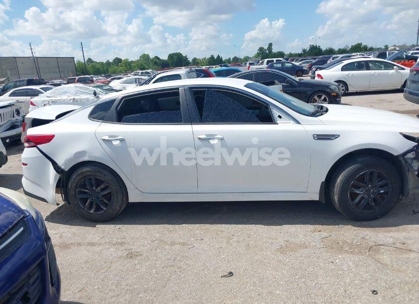 Photo 12 of 2019 Kia Optima LX (VIN 5XXGT4L33KG350520)