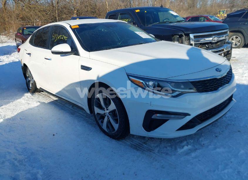 2019 Kia Optima S (VIN 5XXGT4L33KG354468) main photo