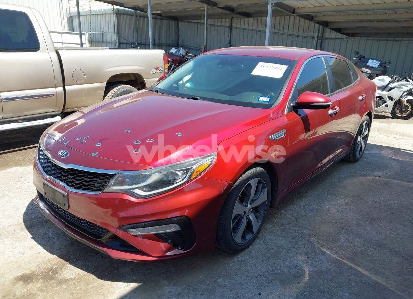 Photo 2 of 2019 Kia Optima S (VIN 5XXGT4L33KG360559)