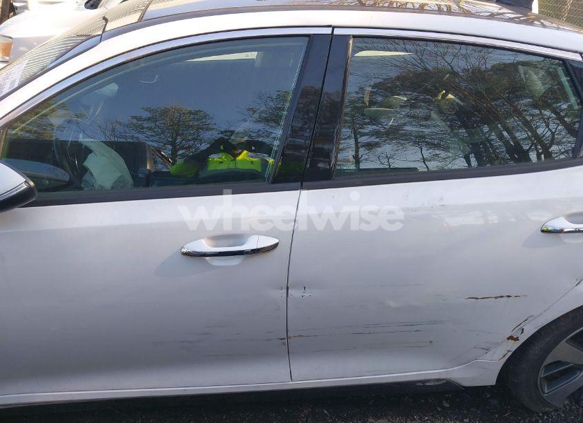 Photo 14 of 2019 Kia Optima S (VIN 5XXGT4L33KG371724)