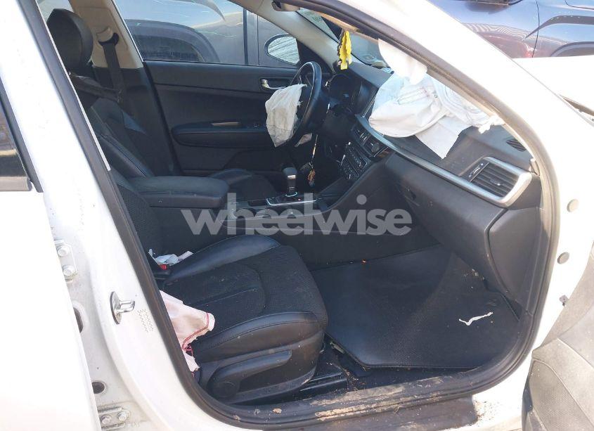 Photo 5 of 2019 Kia Optima S (VIN 5XXGT4L33KG371724)