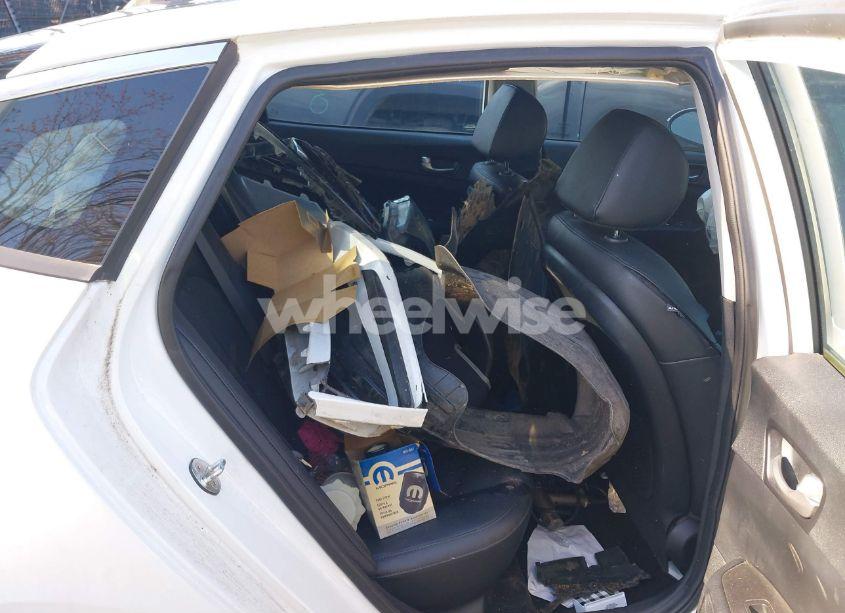 Photo 8 of 2019 Kia Optima S (VIN 5XXGT4L33KG371724)