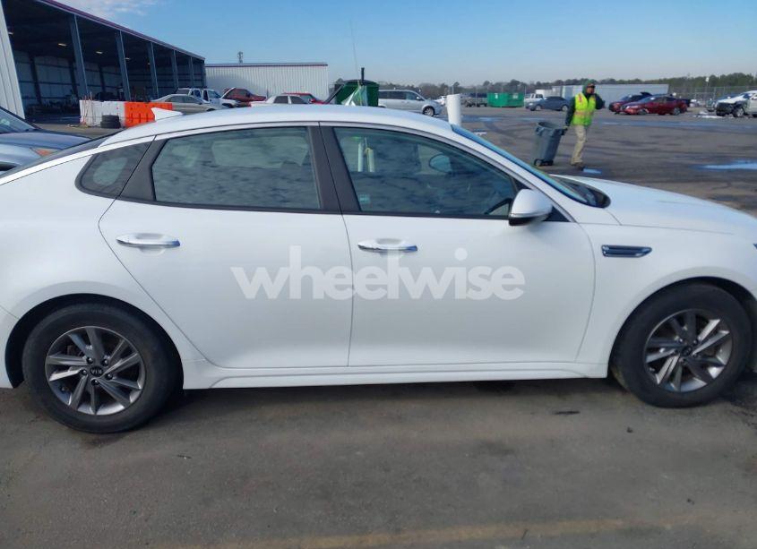Photo 13 of 2020 Kia Optima LX (VIN 5XXGT4L33LG382336)