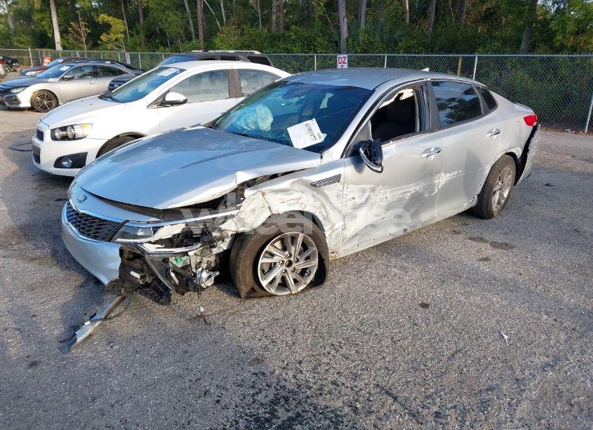 Photo 2 of 2020 Kia Optima LX (VIN 5XXGT4L33LG438808)