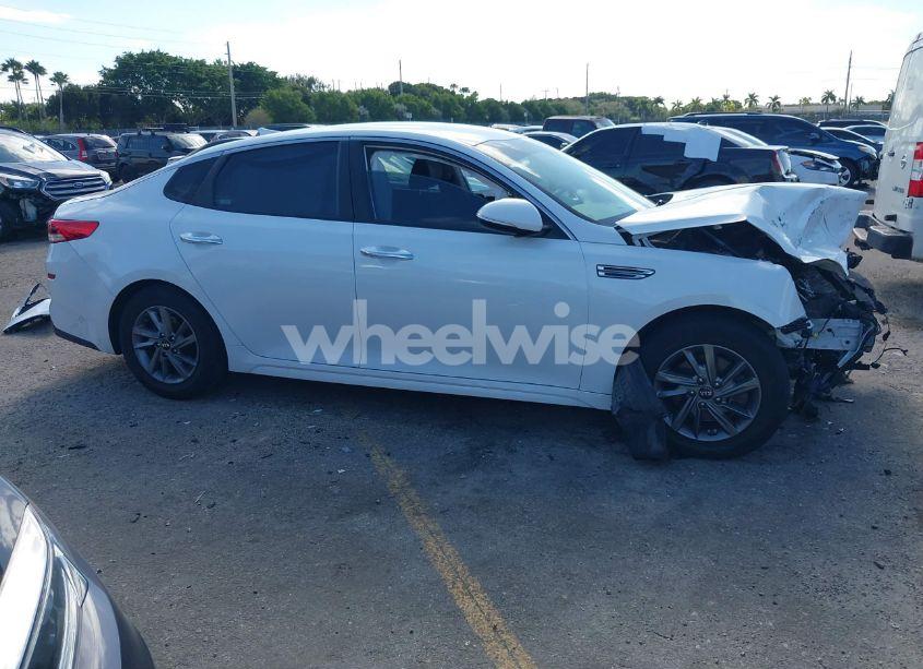 2020 Kia Optima LX (VIN 5XXGT4L33LG439702) main photo