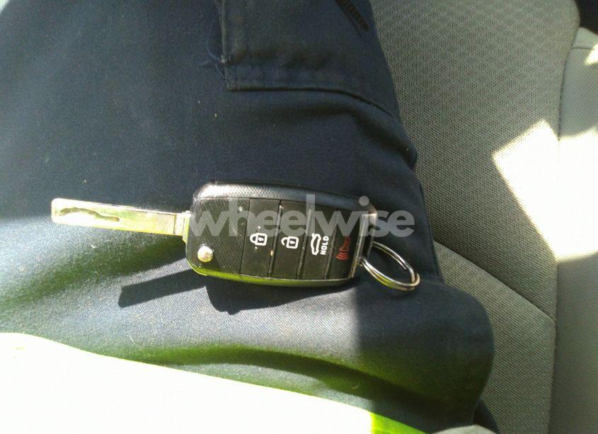 Photo 11 of 2016 Kia Optima LX (VIN 5XXGT4L34GG009389)