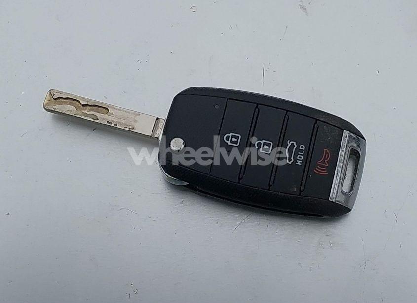 Photo 11 of 2016 Kia Optima LX (VIN 5XXGT4L34GG032123)