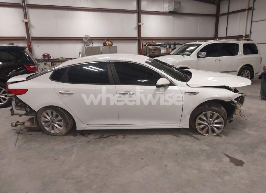 Photo 13 of 2016 Kia Optima LX (VIN 5XXGT4L34GG074033)