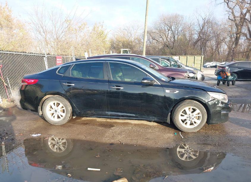 Photo 13 of 2016 Kia Optima LX (VIN 5XXGT4L34GG111646)