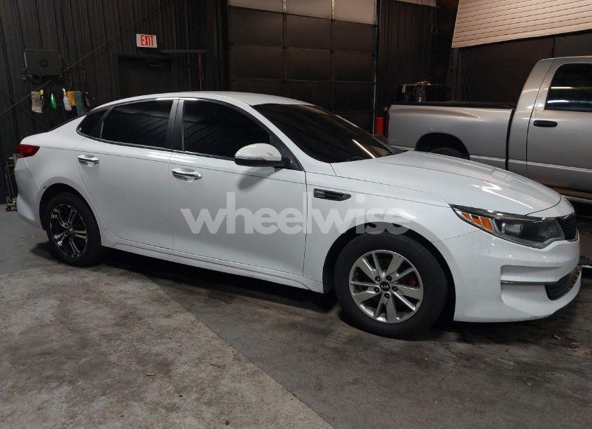 2016 Kia Optima LX (VIN 5XXGT4L34GG114823) main photo