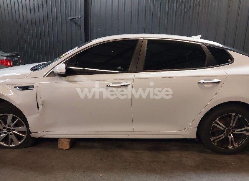 Photo 14 of 2016 Kia Optima LX (VIN 5XXGT4L34GG114823)