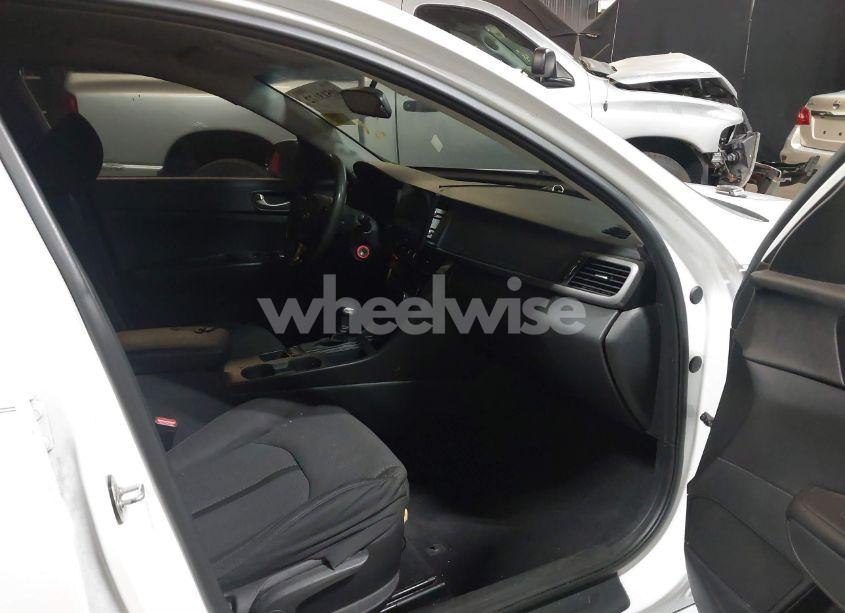 Photo 5 of 2016 Kia Optima LX (VIN 5XXGT4L34GG114823)