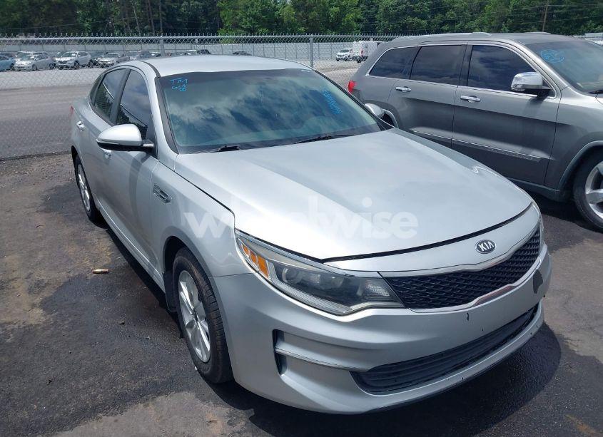 2017 Kia Optima LX (VIN 5XXGT4L34HG122891) main photo
