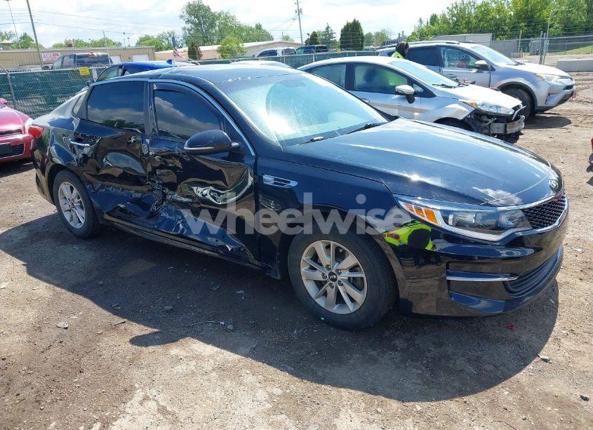 2017 Kia Optima LX (VIN 5XXGT4L34HG127380) main photo