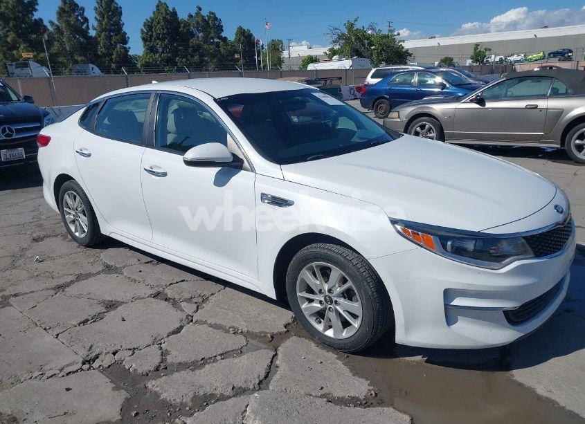 2017 Kia Optima LX (VIN 5XXGT4L34HG128304) main photo