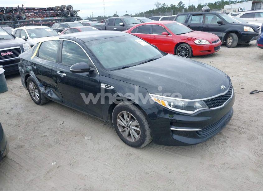 2017 Kia Optima LX (VIN 5XXGT4L34HG152599) main photo