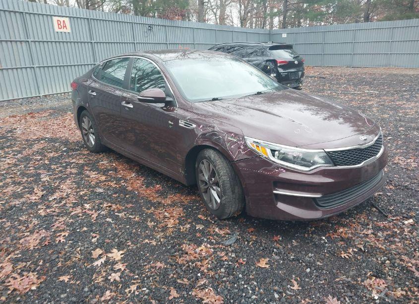 2017 Kia Optima LX (VIN 5XXGT4L34HG162064) main photo