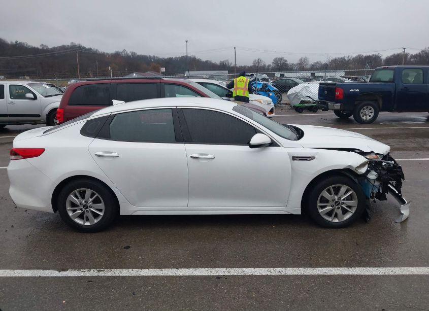 Photo 14 of 2018 Kia Optima LX (VIN 5XXGT4L34JG187794)