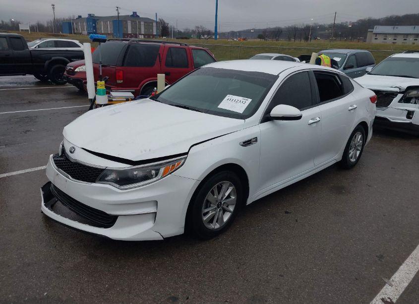 Photo 2 of 2018 Kia Optima LX (VIN 5XXGT4L34JG187794)