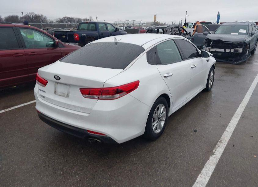 Photo 4 of 2018 Kia Optima LX (VIN 5XXGT4L34JG187794)