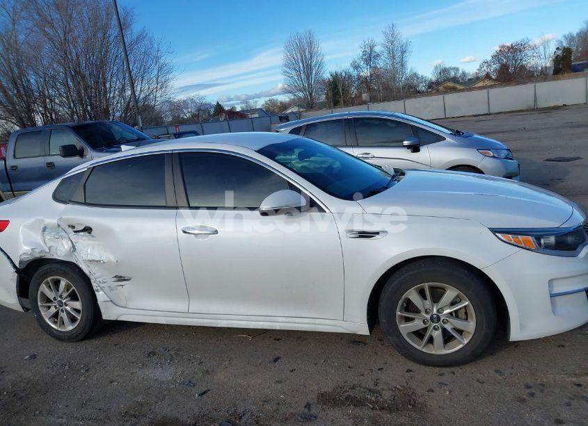 Photo 13 of 2018 Kia Optima LX (VIN 5XXGT4L34JG208756)