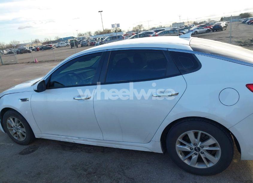 Photo 14 of 2018 Kia Optima LX (VIN 5XXGT4L34JG208756)