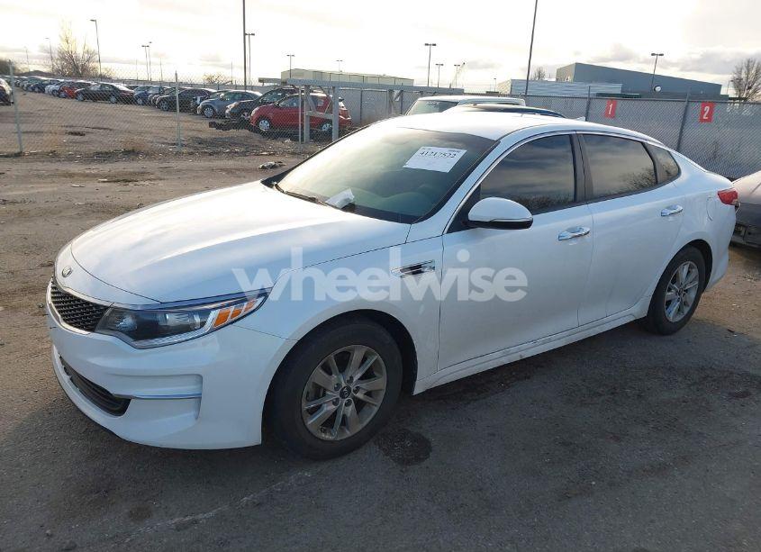 Photo 2 of 2018 Kia Optima LX (VIN 5XXGT4L34JG208756)