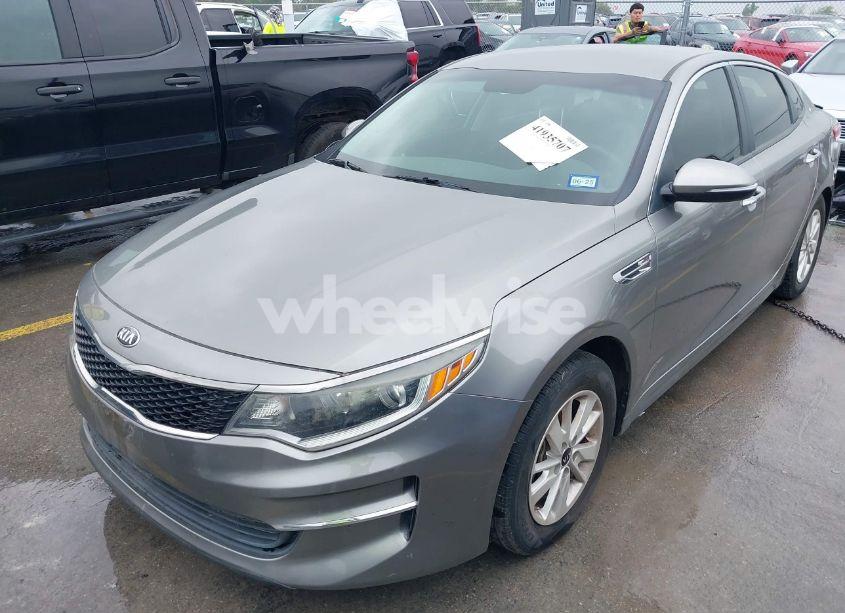 Photo 2 of 2018 Kia Optima LX (VIN 5XXGT4L34JG228375)