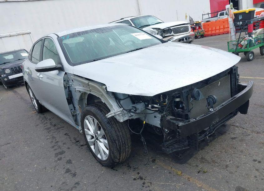 2018 Kia Optima LX (VIN 5XXGT4L34JG251364) main photo