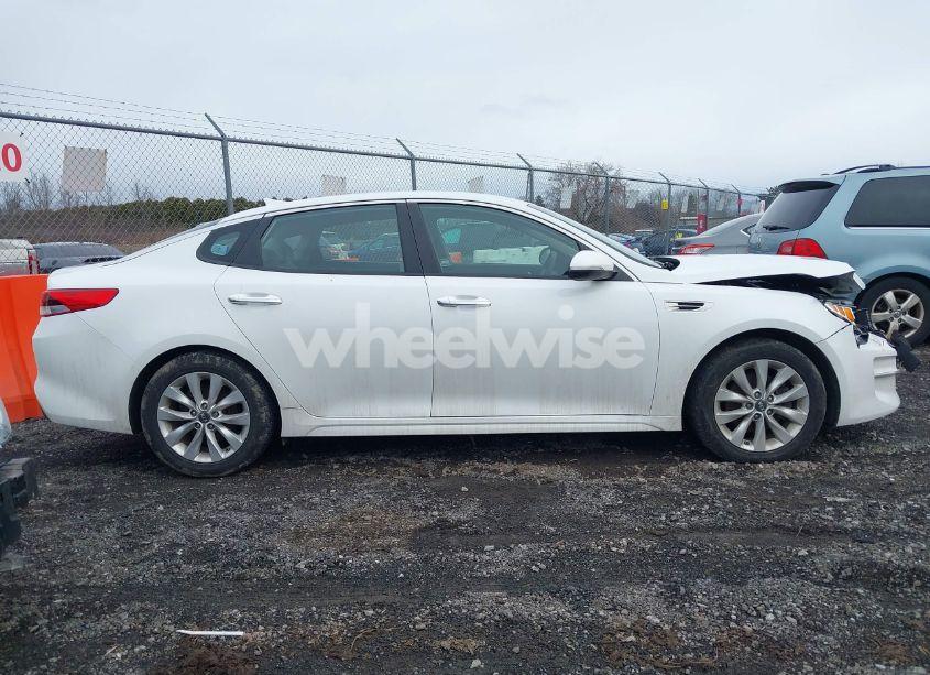 Photo 13 of 2018 Kia Optima LX (VIN 5XXGT4L34JG251445)