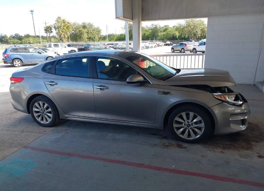 Photo 14 of 2018 Kia Optima LX (VIN 5XXGT4L34JG251557)