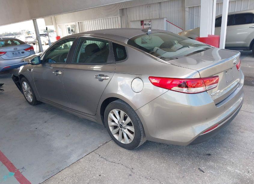 Photo 3 of 2018 Kia Optima LX (VIN 5XXGT4L34JG251557)
