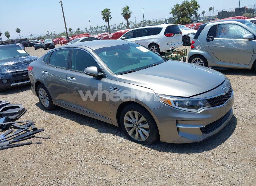 2018 Kia Optima LX (VIN 5XXGT4L34JG266575) main photo