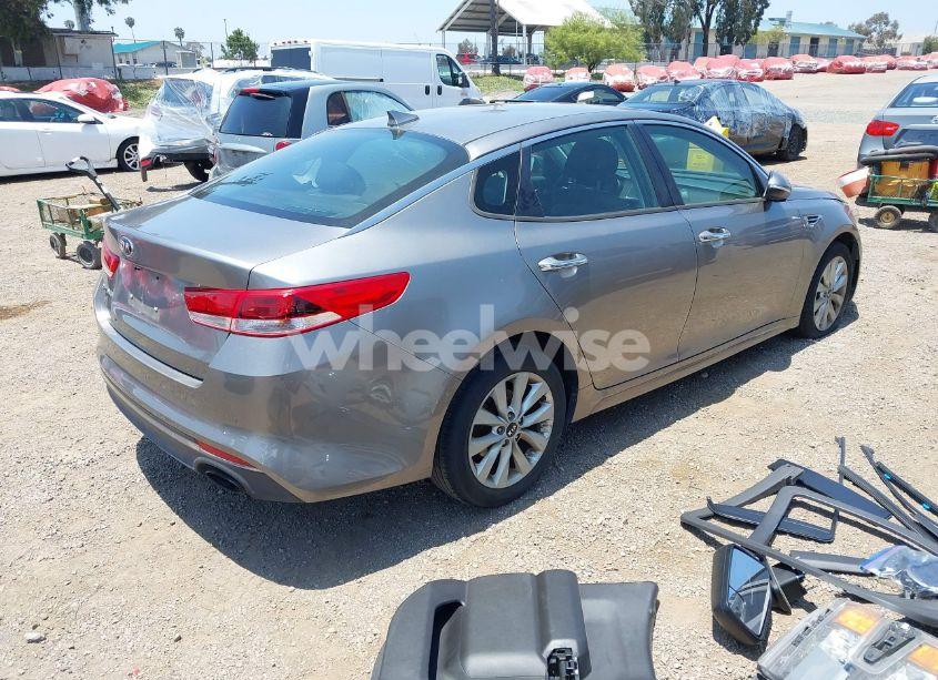 Photo 4 of 2018 Kia Optima LX (VIN 5XXGT4L34JG266575)
