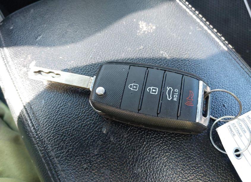 Photo 11 of 2019 Kia Optima LX (VIN 5XXGT4L34KG276864)