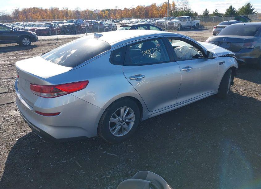 Photo 4 of 2019 Kia Optima LX (VIN 5XXGT4L34KG276864)