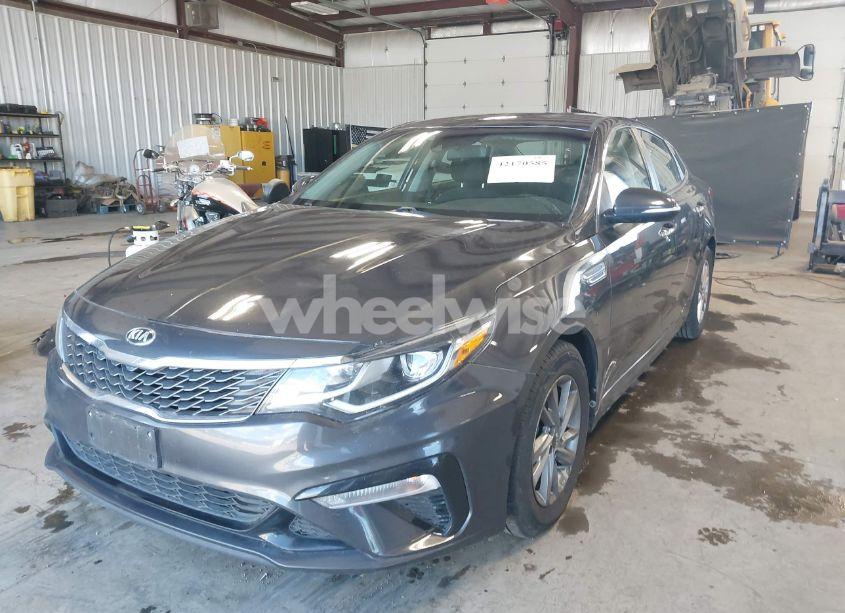 Photo 2 of 2019 Kia Optima LX (VIN 5XXGT4L34KG287749)